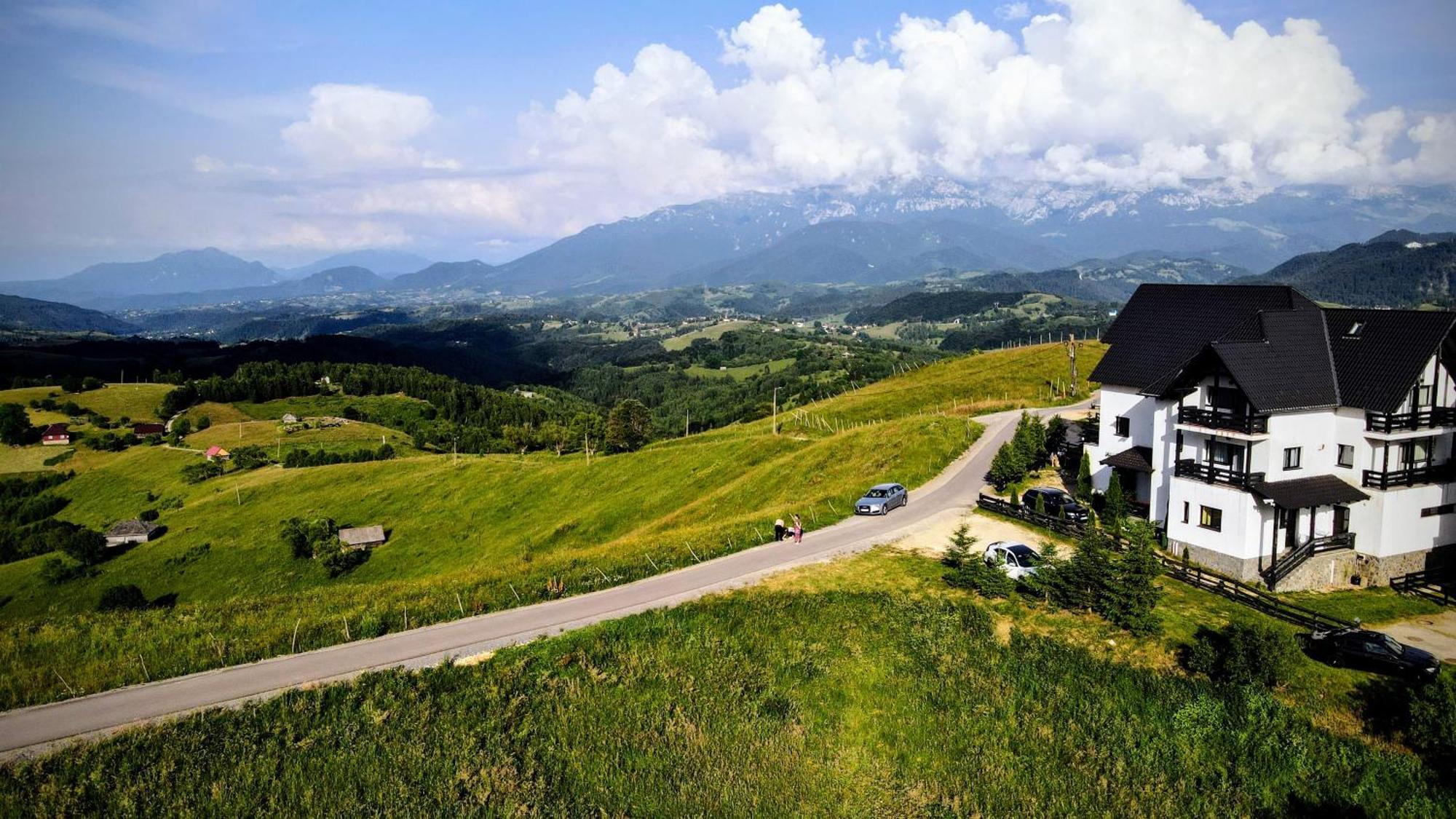 Pensiunea Soarelui Fundata Exterior foto